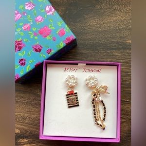 Betsey Johnson | Pearl Perfume Bottle and Bow Mix Match Dangle Earrings